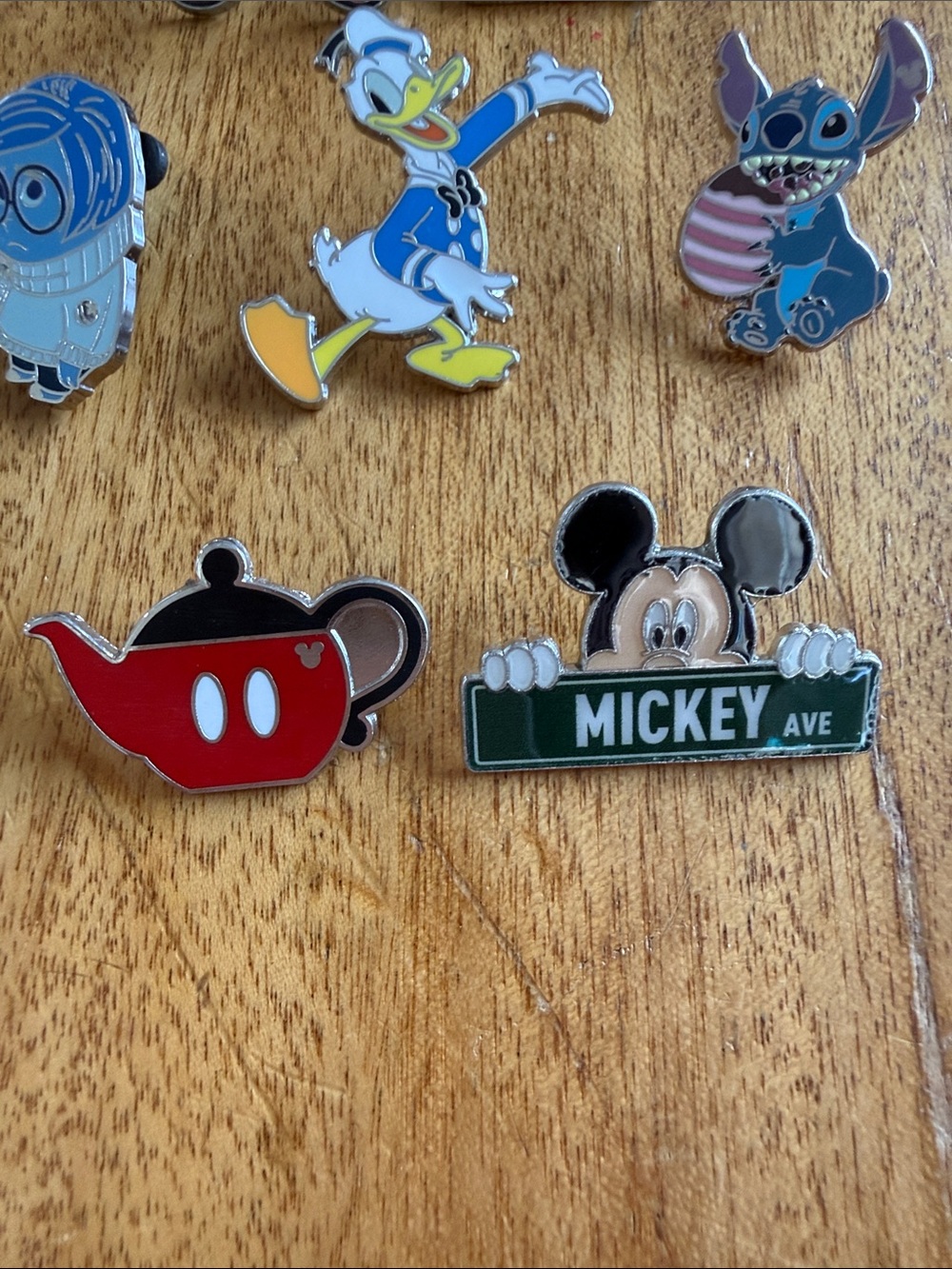 Disney Trading Pins. Pack of 10 pins. - Picture 7 of 8